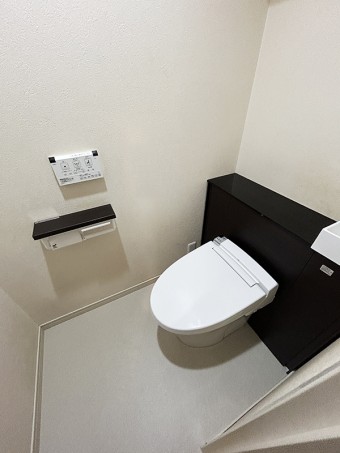 キャビネット付トイレで便利ですっきりトイレ空間へ 目黒区T様邸 キャビネット付トイレで便利ですっきりトイレ空間へ 目黒区T様邸